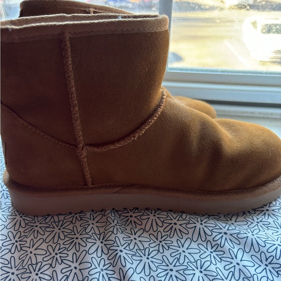 Koolaburra by Ugg mini tan. Only worn a few times. In great shape - Picture 2 of 5
